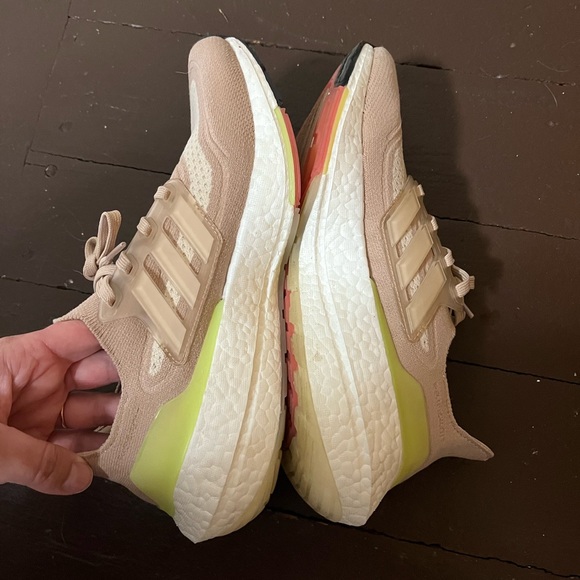 Adidas Women's Ultraboost 21 Running Shoe - Picture 2 of 6